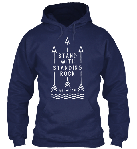 Native American Standing With Rock Navy Camiseta Front
