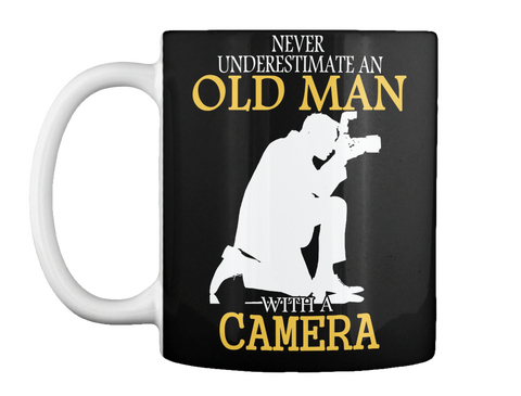 Never Underestimate An Old Man With A Camera Black áo T-Shirt Front