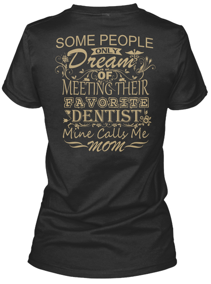 Some People Only Dream Of Meeting Their Favourite Dentist Mine Calls Me Mom Black T-Shirt Back