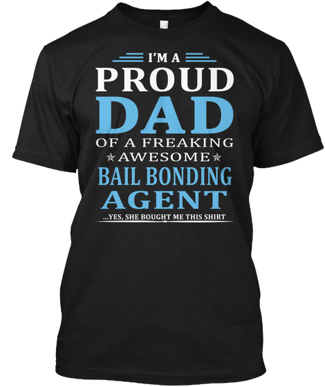 I'm A Proud Dad Of A Freaking Awesome Bail Bonding Agent ... Yes, She Bought Me This Shirt Black Camiseta Front