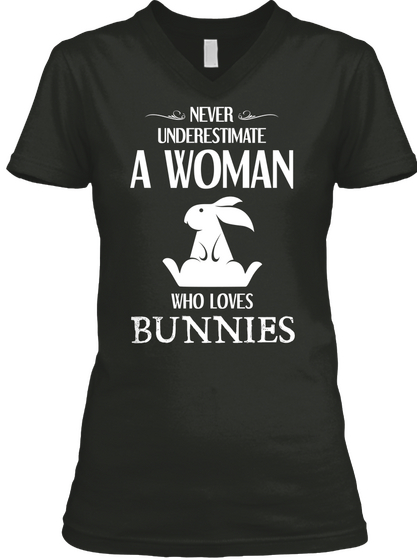 Never Underestimate A Woman Who Loves Bunnies Black Camiseta Front
