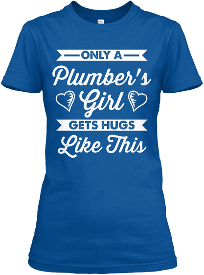 Only A Plumbers Girl Gets Hugs Like This Royal áo T-Shirt Front