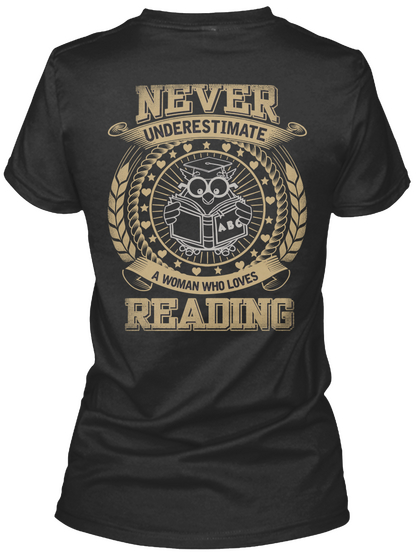 Never Underestimate A Woman Who Loves Reading Black Camiseta Back