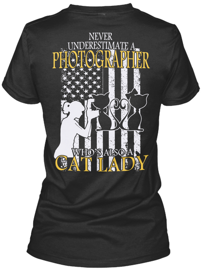 Never Underestimate A Photographer Who's Also A Cat Lady Black áo T-Shirt Back