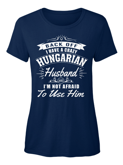 Back Off I Have A Crazy Hungarian Husband I'm Not Afraid To Use Him Navy Camiseta Front