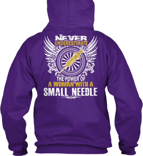 Never Underestimate The Power Of A Woman With A Small Needle Purple Camiseta Back