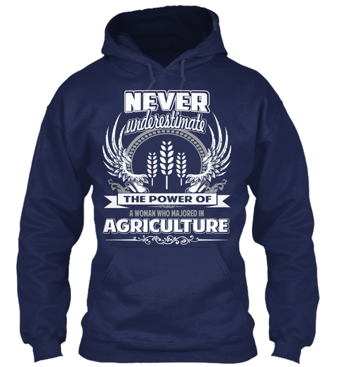 Never Underestimate The Power Of A Woman Who Majored In Agriculture  Navy áo T-Shirt Front