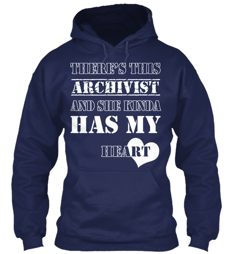 There's This Archivist And She Kinda Has My Heart Navy Camiseta Front