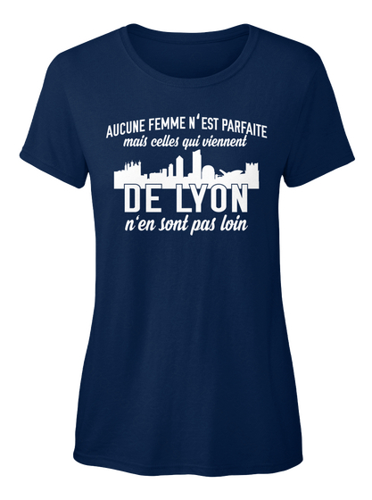 Aucune Femme N'est Parfaite Mais Celles Qui Viennent De Lyon N'en Sont Pas Loin Navy T-Shirt Front