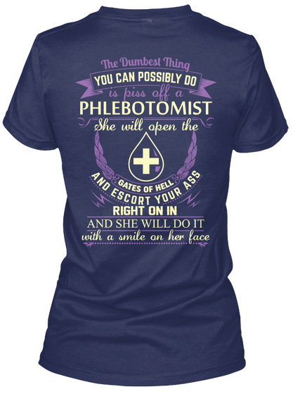 The Dumbest Thing You Can Possibly Do Is Piss Off A Phlebotomist She Will Open The Gates Of Hell And Escort Your Ass... Navy áo T-Shirt Back