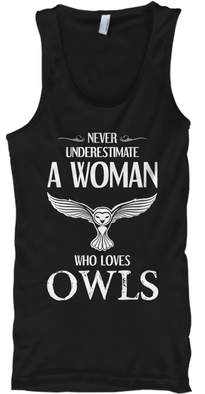 Never Underestimate A Woman Who Loves Owls Black Camiseta Front
