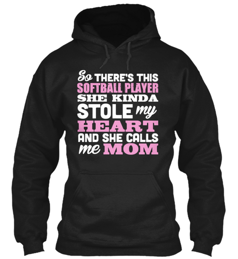 So There's This Softball Player She Kinda Stole My Heart And She Calls Me Mom Black Camiseta Front