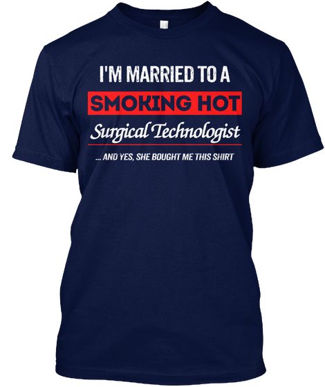 I'm Married To A Smoking Hot Surgical Technologist ...And Yes,She Bought Me This Shirt Navy Camiseta Front