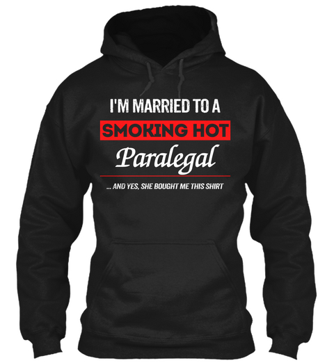 I'm Married To A Smoking Hot Paralegal ...And Yes, She Bought Me This Shirt Black Camiseta Front